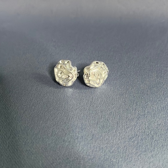 Floral Earrings - Picture 4 of 5